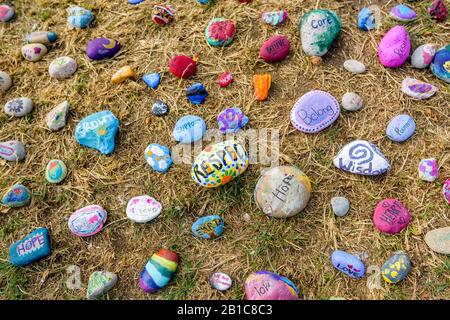 Dipinto di arte rupestre di installazione, cammino di riconciliazione, Vancouver, British Columbia, Canada. Foto Stock