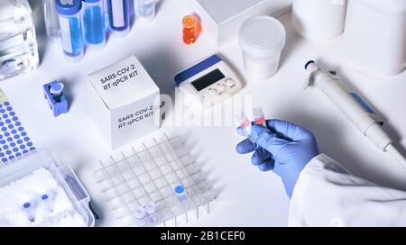 Nuovo kit di diagnostica nCoV RT-PCR per coronavirus 2019. Reagenti, primer e campioni di controllo per rilevare la presenza del virus SARS-COV-2. Diagnostica in vitro Foto Stock