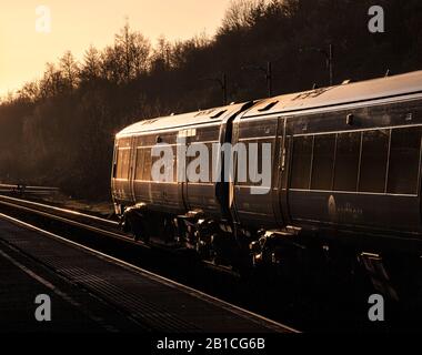 Arriva Northern rail Bombardier classe 170 Turbostar treno glinting al tramonto a Meadowhall Foto Stock