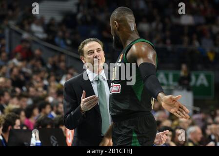 Rick Pitino, capo allenatore di Panathinaikos visto durante il 2019/2020 Turkish Airlines Euroleague Regular Season Round 26 gioco tra Real Madrid e Panathinaikos OPAP al centro di WiZink a Madrid.(punteggio finale; Real Madrid 96:78 Panathinaikos) Foto Stock