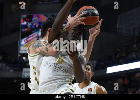 Usman Garuba (C), n. 16 del Real Madrid visto in azione durante il gioco Della Stagione Regolare 26 Eurolega della Turkish Airlines 2019/2020 tra il Real Madrid e Panathinaikos OPAP al centro di WiZink a Madrid.(punteggio finale; Real Madrid 96:78 Panathinaikos) Foto Stock