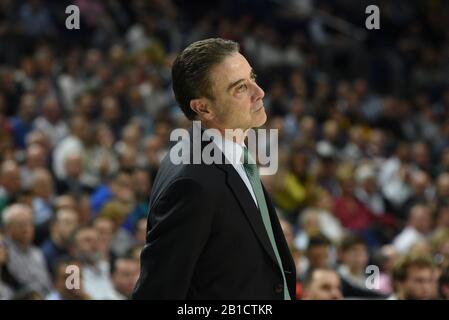 Rick Pitino, capo allenatore di Panathinaikos visto durante il 2019/2020 Turkish Airlines Euroleague Regular Season Round 26 gioco tra Real Madrid e Panathinaikos OPAP al centro di WiZink a Madrid.(punteggio finale; Real Madrid 96:78 Panathinaikos) Foto Stock