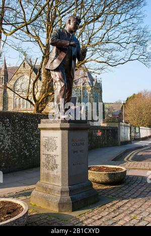 21 marzo 2015 una staue di bronzo di Michael Collins si è alzata su un plinto di pietra a clonakilty Cork Irlanda per commemorare un protagonista principale nello strugg Foto Stock