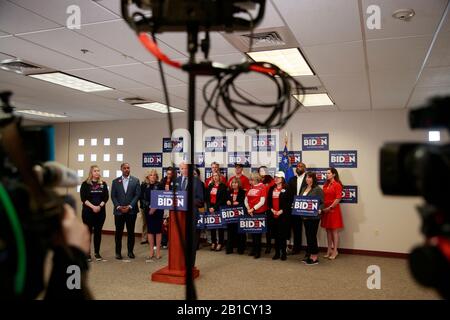 02202020 - Las Vegas, Nevada, USA: L'ex Vice Presidente e candidato democratico alla presidenza Joe Biden parla del suo piano di lotta contro la violenza delle armi, e la National Rifle Association durante la campagna elettorale a Las Vegas, mercoledì 20 febbraio 2020. I sopravvissuti alla violenza delle armi e i membri di Moms Demand Action, un gruppo di difesa contro la violenza delle armi, hanno aderito a Biden. Foto Stock