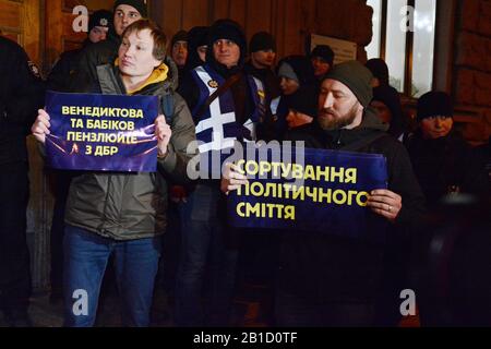 Kiev, Ucraina. 24th Feb, 2020. Gli attivisti hanno chiesto la liberazione di Irina Venediktova, direttore dell'Ufficio di Indagine dello Stato, in relazione alla sua dichiarazione di abolire l'amnistia per i partecipanti alla Rivoluzione Della Dignità. (Foto Di Aleksandr Gusev/Pacific Press) Credito: Pacific Press Agency/Alamy Live News Foto Stock