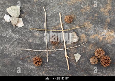 Gioco creativo naturale Tic-tac-TOE - Asheville, Carolina del Nord, Stati Uniti Foto Stock