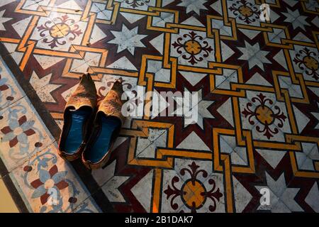 Situato nel villaggio di Bhong, distretto di Rahim Yar Khan, provincia di Punjab, Pakistan. È stato progettato e costruito in un periodo di quasi 50 anni Foto Stock