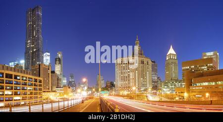 New York City di notte Foto Stock