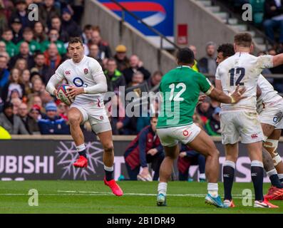 Twickenham, Inghilterra, 23rd febbraio, Guinness Six Nations, International Rugby, Jonny MAGGIO, con qualche footwork di fantasia, durante allora Inghilterra vs Irlanda, RFU Stadium, Regno Unito, [Mandatory Credit; Peter SPURRIER/Intersport Images] Foto Stock