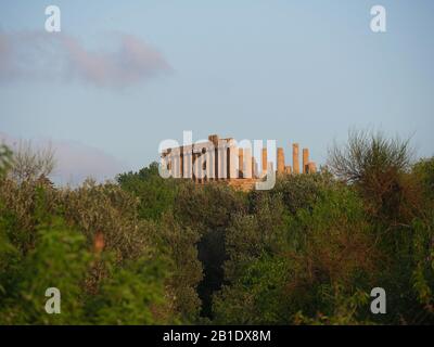 Il Tempio greco di Giunone Lacina, Vallee di Templi di Agrigento, Sicilia, Italia Foto Stock