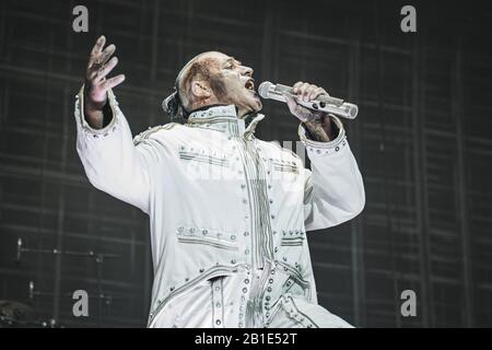 Horsens, Danimarca. 25th, maggio 2017. Rammstein, la band industriale tedesca del metallo, si esibisce in un concerto dal vivo presso la prigione di Horsens a Horsens. Qui il cantante Fino a Lindemann è visto dal vivo sul palco. (Photo Credit: Gonzales Photo - Nikolaj Bransholm). Foto Stock