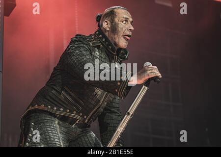 Horsens, Danimarca. 25th, maggio 2017. Rammstein, la band industriale tedesca del metallo, si esibisce in un concerto dal vivo presso la prigione di Horsens a Horsens. Qui il cantante Fino a Lindemann è visto dal vivo sul palco. (Photo Credit: Gonzales Photo - Nikolaj Bransholm). Foto Stock