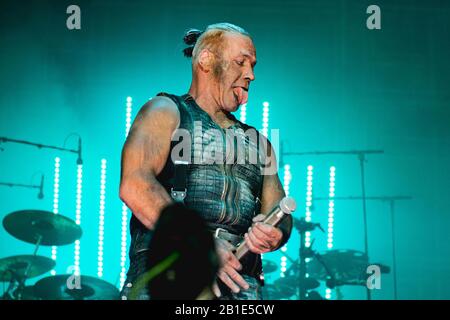 Horsens, Danimarca. 25th, maggio 2017. Rammstein, la band industriale tedesca del metallo, si esibisce in un concerto dal vivo presso la prigione di Horsens a Horsens. Qui il cantante Fino a Lindemann è visto dal vivo sul palco. (Photo Credit: Gonzales Photo - Nikolaj Bransholm). Foto Stock