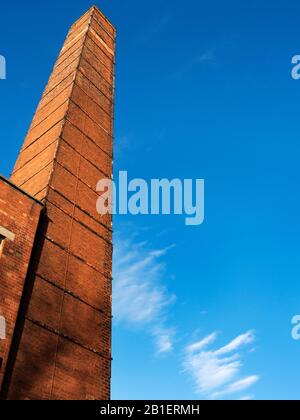 Camino stack a Locaeno opere un ex fabbrica su Douglas Street Dundee Scozia Foto Stock