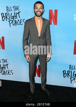 Hollywood, Stati Uniti. 24th Feb, 2020. Hollywood, LOS ANGELES, CALIFORNIA, Stati Uniti - 24 FEBBRAIO: L'attore Justice Smith che indossa Prada arriva al Los Angeles Special Screening Di Netflix 'All The Bright Places' tenuto presso ARCLIGHT Hollywood il 24 febbraio 2020 a Hollywood, Los Angeles, California, Stati Uniti. (Foto Di Xavier Collin/Image Press Agency) Credit: Image Press Agency/Alamy Live News Foto Stock