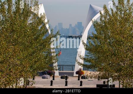 Settembre 11 Memorial a Staten Island, vedute di Manhattan, Staten Island, New York, Stati Uniti Foto Stock