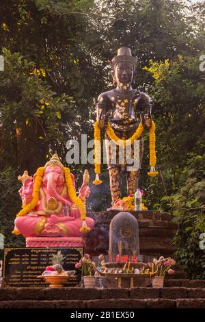 Il santuario di Siva nella città di Kamphaeng Phet nella provincia di Kamphaeng Phet nella Thailandia del Nord. Thailandia, Kamphaeng Phet, Novembre 2019 Foto Stock