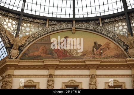 Lunette mosaico raffigurante l'Africa di Pagliano, sculture di aquile, per la galleria commerciale Galleria Vittorio Emanuele II Piazza del Duomo nel 1867 Milano Foto Stock