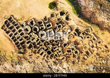 Necropoli di Son Real dall'alto, Punta des Fenicis nei pressi Di Can Picafort, immagine dei droni, Maiorca, Isole Baleari, Spagna Foto Stock