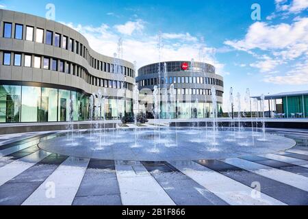 Morgan Plus 4, Leitz Park con fontana all'ingresso, Wetzlar, Assia, Germania Foto Stock