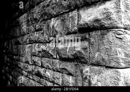 Particolare di un muro di pietra in bianco e nero Foto Stock