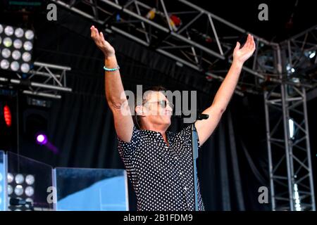 Marti pastin preforming dal vivo sul palco, 2019 Bents Park, South Tyneside Music Festival Foto Stock