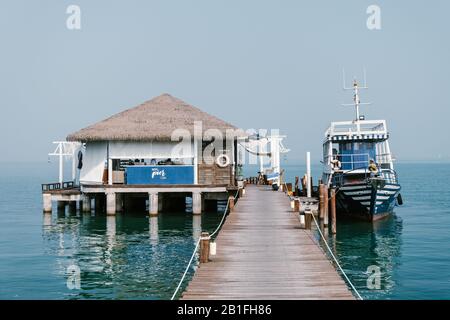 Bangsaray Pattaya Chonburi Thailandia gennaio 2020 piscina con vista sull'oceano Foto Stock