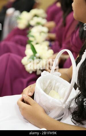 SI SPOSI!: Tutto ciò che ha a che fare con quel giorno speciale, quando un uomo e una donna si uniscono. Foto Stock