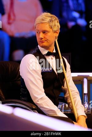 Waterfront, Southport, Merseyside, Regno Unito. 25th Feb, 2020. World Snooker Championship, Coral Players Championship; Neil Robertson (AUS) guarda durante la sua prima partita contro Joe Perry (ENG) Credit: Action Plus Sports/Alamy Live News Foto Stock