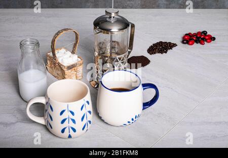 Caffè da French press pronto per bere. Foto Stock