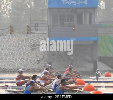 Shunyi, CINA. Inizio di un caldo della coppia maschile alla Regata olimpica 2008, Sabato, 09.08.2008 [credito obbligatorio: Peter SPURRIER, Intersport Images] Foto Stock