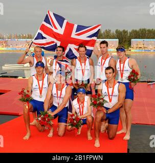 Shunyi, CINA. CAN M8+ Bow, PARTRIDGE Alex, STALLARD Tom, LUCY Tom, EGINGTON Richard WEST Josh, HEATHCOTE Alastair, LANGRIDGE Matt Stroke SMITH Colin e cox NETHERCOTT Acer vincere e celebrare la medaglia d'argento, negli eights da uomo al 2008 Olympic Regatta, Shunyi Rowing Course. 17/08/2008 [Credito Obbligatorio: Peter Spurrier, Intersport Images] Foto Stock