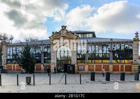 Facciata del vecchio mercato di Narbonne, Francia Foto Stock