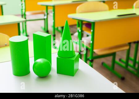 Forme geometriche per l'apprendimento nella scuola elementare Foto Stock