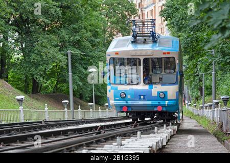 Kiev, Ucraina - 03 luglio 2018: La funicolare di Kiev (Ucraina: Київський фунікулер) collega il centro storico e il centro città. Foto Stock