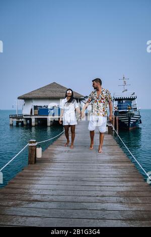 Bangsaray Pattaya Chonburi Thailandia gennaio 2020 piscina con vista sull'oceano Foto Stock