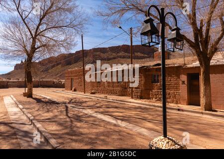 Piccola città di Susques nella National Route 52, Ande ad alta quota, deserto di Puna, provincia di Jujuy, NW Argentina, America Latina Foto Stock