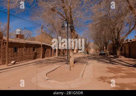 Piccola città di Susques nella National Route 52, Ande ad alta quota, deserto di Puna, provincia di Jujuy, NW Argentina, America Latina Foto Stock