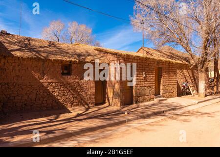 Piccola città di Susques nella National Route 52, Ande ad alta quota, deserto di Puna, provincia di Jujuy, NW Argentina, America Latina Foto Stock