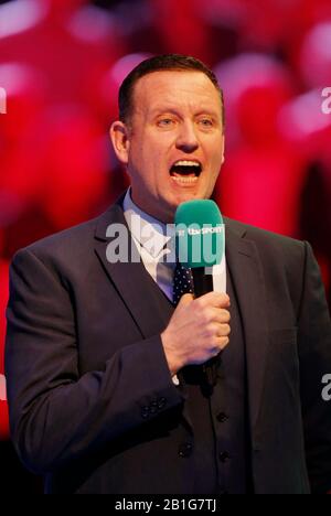 Waterfront, Southport, Merseyside, Regno Unito. 25th Feb, 2020. World Snooker Championship, Coral Players Championship; Master di cerimonie Phil Seymour presenta i giocatori Credit: Action Plus Sports/Alamy Live News Foto Stock