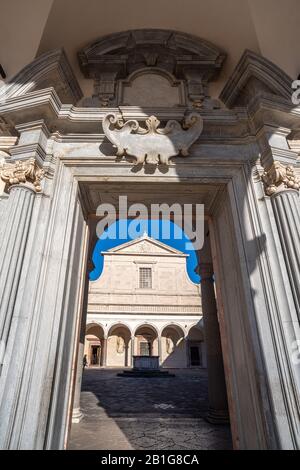 Ingresso al chiostro del monastero di Montecassino Foto Stock