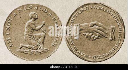 Exonumia - Entrambi i lati di un token commerciale Middlesex del 1795 con un tema anti-schiavitù. Una parte dice 'Non sono io un uomo e un fratello'; l'altra 'May St Avery & oppression cessa in tutto il mondo'. A volte noti come gettoni baratto, sono stati emessi da commercianti privati quando c'era una carenza locale di denaro per aumentare il commercio o sostenere una causa.. L'acquisto e la vendita di schiavi è stato reso illegale attraverso l'Impero britannico nel 1807, ma gli schiavi potrebbero essere posseduti fino al 1833. Foto Stock