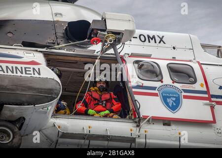 Salvataggio in elicottero sull'Oceano Artico al largo di Spitsbergen Foto Stock