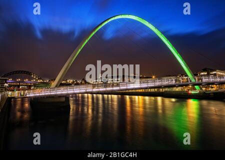 Millennium Bridge Blue Hour Foto Stock