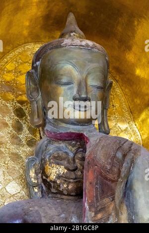 Statue Di Buddha Chiuse A Shinpin Shwe Sat Thwar Pagoda, Kyaukse, Mandalay Regione, Myanmar Foto Stock