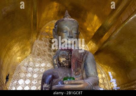 Statue Di Buddha Chiuse A Shinpin Shwe Sat Thwar Pagoda, Kyaukse, Mandalay Regione, Myanmar Foto Stock