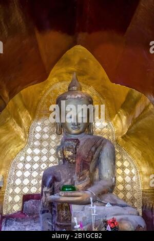 Statue Di Buddha Chiuse A Shinpin Shwe Sat Thwar Pagoda, Kyaukse, Mandalay Regione, Myanmar Foto Stock