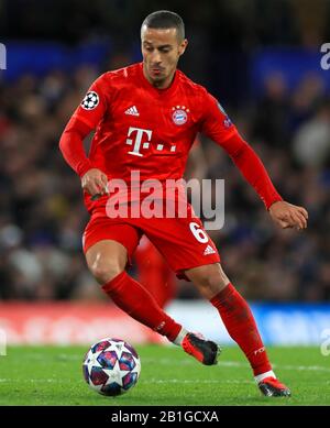 Alcantara Thiago del Bayern Monaco durante il round di 16 partite della UEFA Champions League al ponte Stamford di Londra. Foto Stock