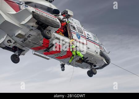 Salvataggio in elicottero sull'Oceano Artico al largo di Spitsbergen Foto Stock