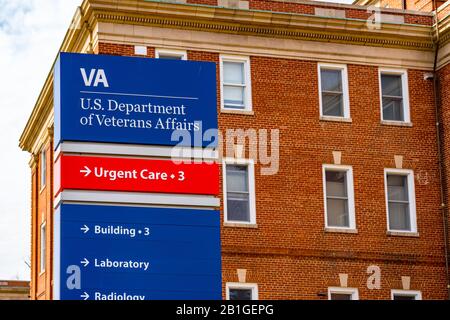 Coatesville, PA / USA - 24 febbraio 2020: Primo piano della firma presso il Dipartimento degli Affari dei Veterani degli Stati Uniti Medical Center. Foto Stock